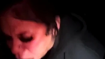 Кендолл сосет огромный черный член ночью