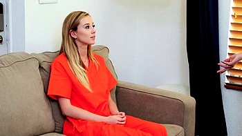 Блондинка тинейджерша сосёт огромный член в хардкор POV