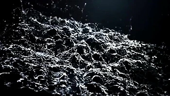 Loira safada bebe e engole xixi com vontade