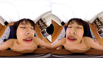 Японка с большими сиськами сосёт и скачет VR