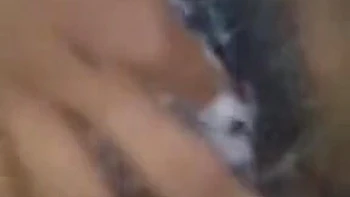 Chica india cachonda se masturba en la ducha