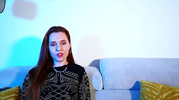 MILF française tatouée Sienna se gave sous la douche