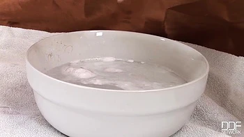 Blonde tchèque poilue milf se branle seule