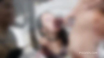 Adolescentes latinas en doble penetración anal y gangbang con meadas