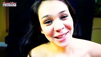 Adolescente morena faz boquete e punheta em POV