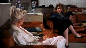 Loira peluda em fetiche retrô fodendo