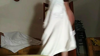 Loira húngara chupando pau e fodendo bunda grande