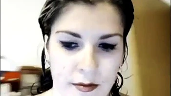 Большая грудь и жопа на прогулке: любительская зрелая задира