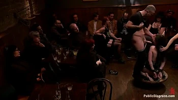 Brunete linda fodida nos três buracos - gangbang e creampie