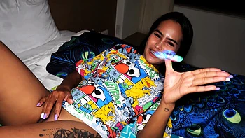 Esposa tailandesa chupando y follando su coño perfecto