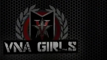 Julia Ann se branle en talons hauts