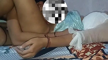 Caliente Bhabhi Desi india pillada follando al hermano menor del marido