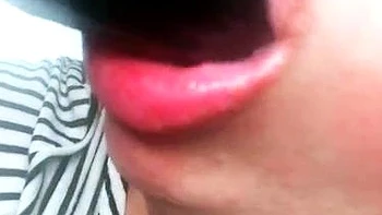 Solo babe toys her tight ass close up