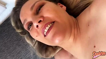 Беременная немка MILF трахается в глубину с кончей внутрь