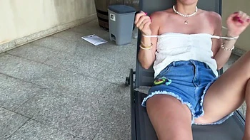 Geilen Blowjob meiner Frau auf der Terrasse