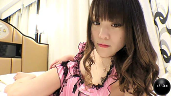 Amadora asiática chupa pau fundo, diversão na buceta