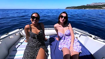 Jade não perde tempo e se fode sem parar