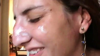 Latina brasileña amateur follada a cuatro