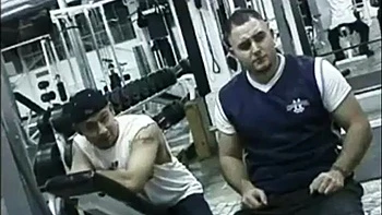 Тройничок в зале: Aurora Snow жестко трахает сзади