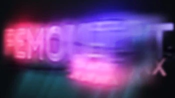 Süße Brünette onaniert in Dessous und Rock