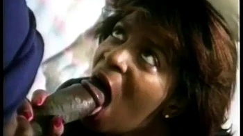 Schwarze Babe bekommt Blowjob, Doggy und Cowgirl