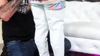 Nade et Sasha baisent en suçant profondément et salement