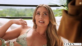 Lily Phillips chupa e goza no pau gigante do empreiteiro