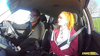 Ryan Ryder curte uma foda dura e boquete profundo no carro