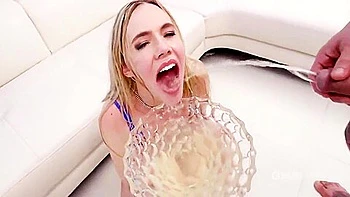 Rebel Rhyder nimmt dreifaches Anal-Bukkake und trinkt Pisse