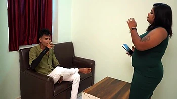 Соседи трахнулись: пухлая брюнетка и большой член