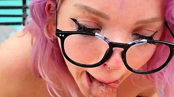 Charlie O goza na cama com uma foda fodida