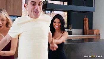 Гатита Вевес и большие сиськи в тройничке с Жорди и Кешей