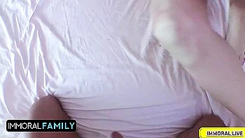 Stacy Crystal magra goza várias vezes no anal com enteado