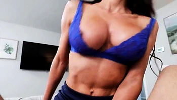 PervMom Remy Rune : titjob hardcore et branlette POV