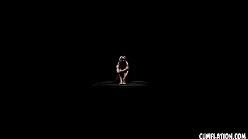 Эмири Момота набивается белым членом и кончает