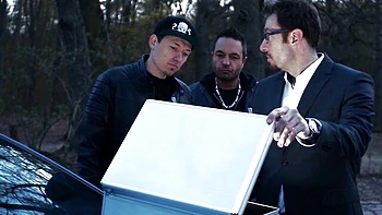 Curvy Samantha Kiss Shows Big Tits Outside