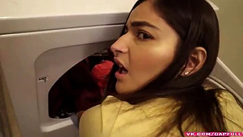 Gata sexy chupando, fodendo de quatro e na cowgirl