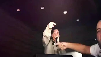 Kleine Teen wird hart gefingert und gefickt bei Party-POV