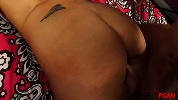 Valerie mit fetten Titten und Arsch im 69, reitet Gesicht