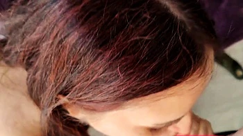 Мамочка с большой жопой начинает оргазмический минет