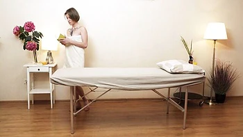 Bubbly Girl’s Sexy Tease