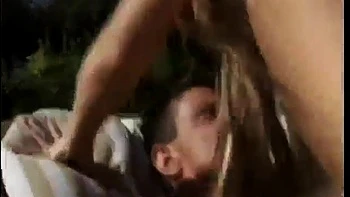 Foda ao ar livre com Judy Star termina em facial grudento