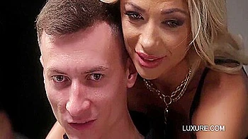 Milf rubia follada duro con doble penetración salvaje