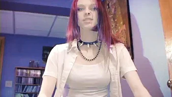 Liz Vicious suce et baise en levrette avec creampie