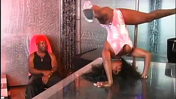 Babe noire souple Lori Alexia baise hardcore