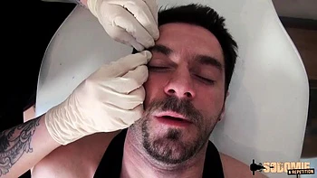 Блондинка тату-мастерица жестко трахается анально с минетами