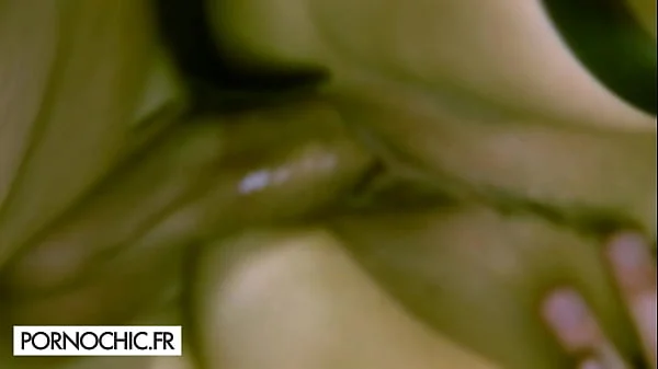 Anal quicky in the streets of Paris