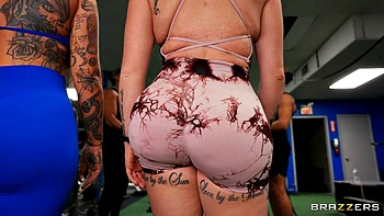 Curvy Gym Babes Fuck and Suck Publicly