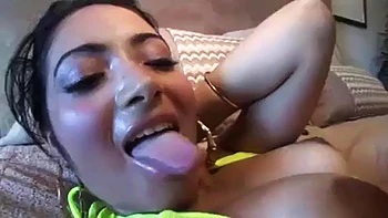 Latina blowjob on the bath ft. Andrea Kelly: Babe, Big Ass  Bongacams Porn