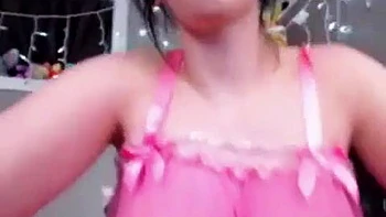 Sexy Amateur Hottie Using a Huge Dildo on Webcam: Hardcore, Fansly  Bad Dragon Porn